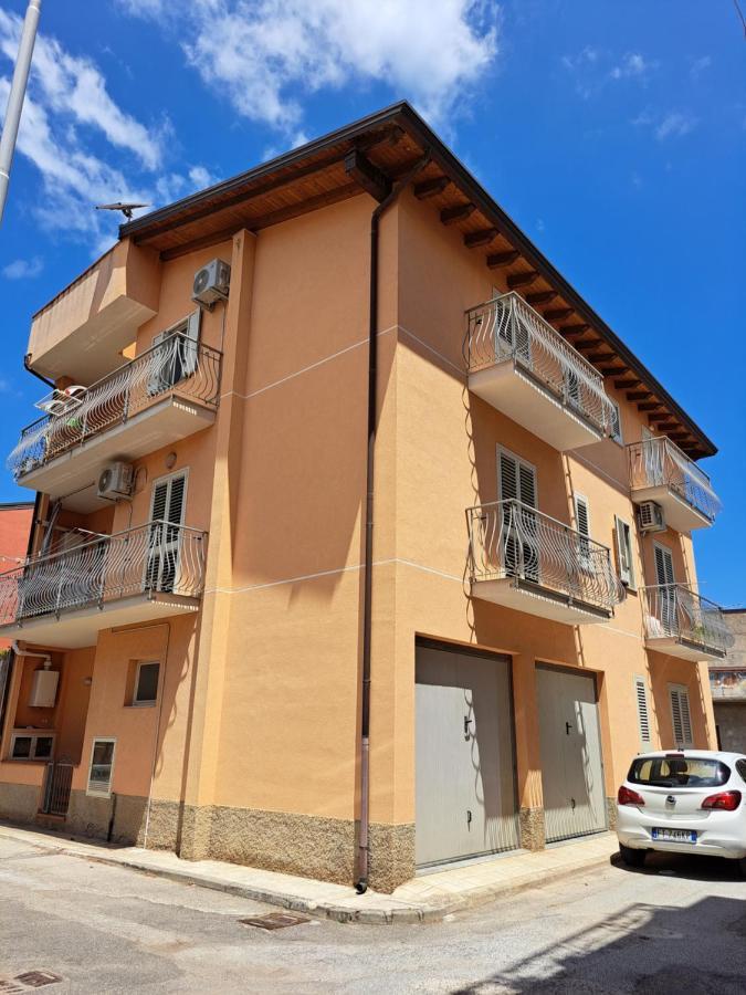 La Casa Vacanza Falcone Bagian luar foto